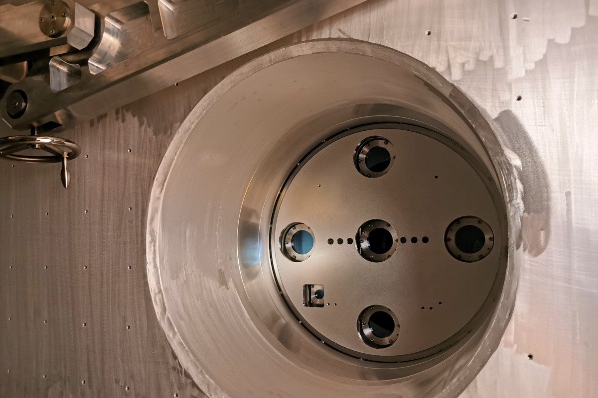 Flange with multiple viewports for diagnostics