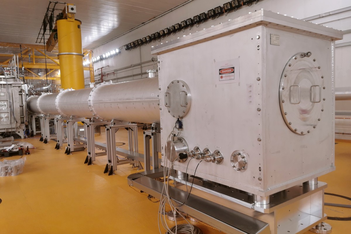 Chamber hosting the 30m long focal lens spherical mirror