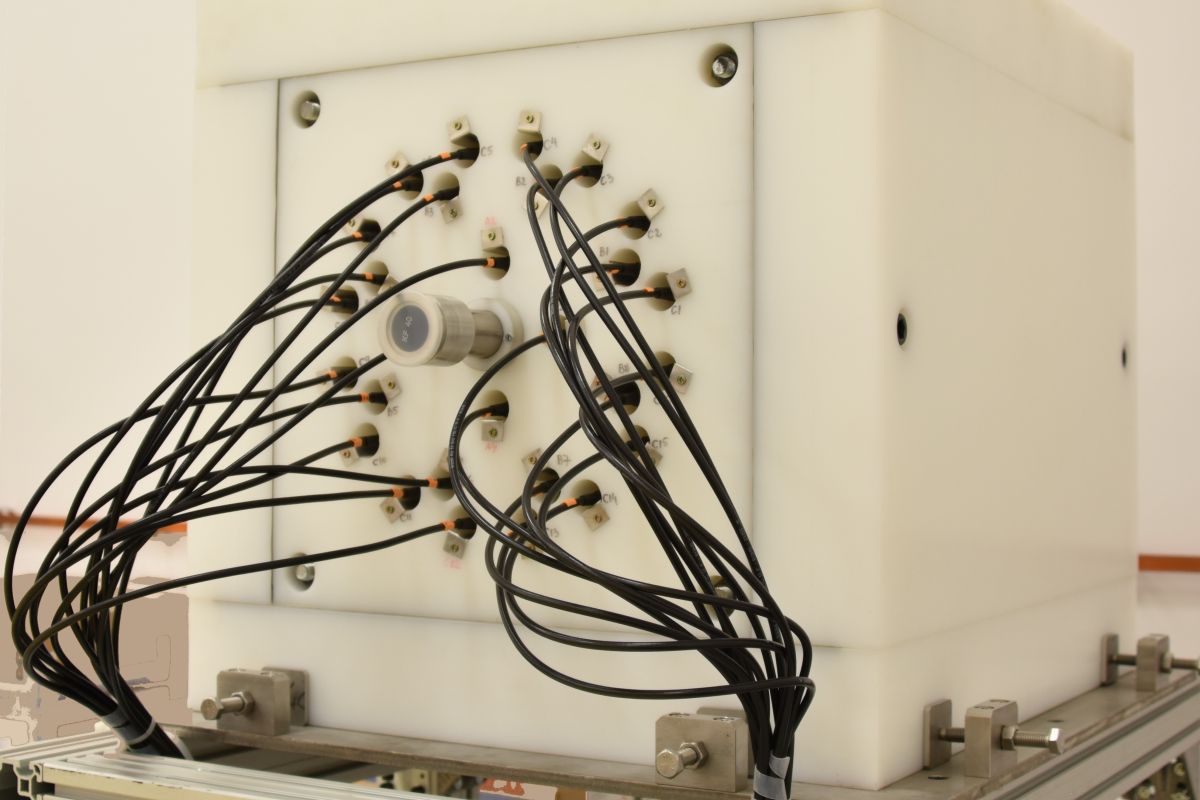 High-efficiency neutron counter